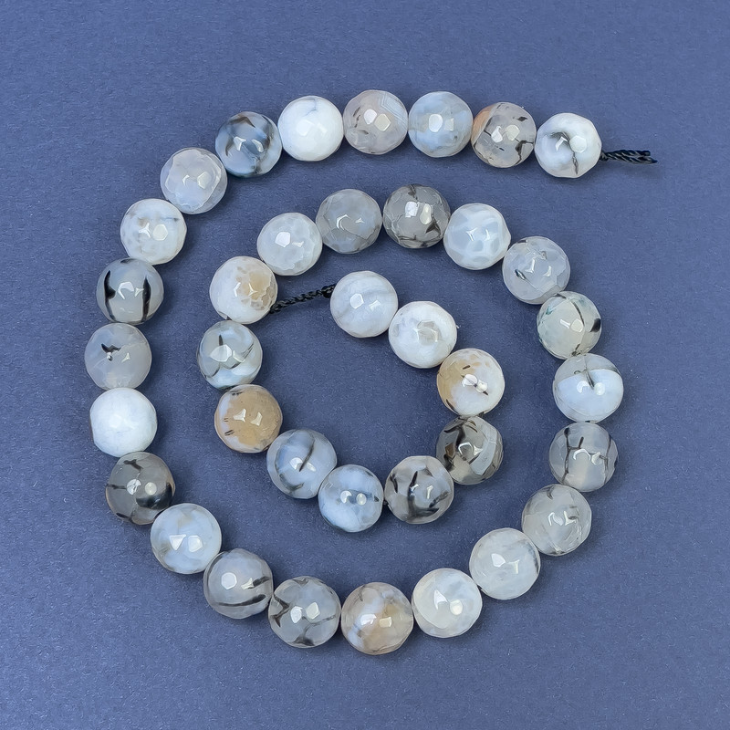 חרוזי אגט ורידי הדרקון על חוט – כדור מחוסן בזוויות, קוטר 10 מ״מ ±, אורך 36 ס״מ ±