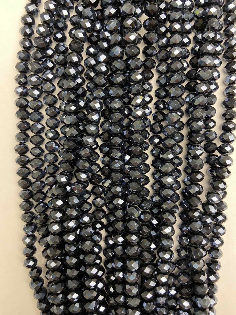 חרוזי קריסטל צ'כי שחור מאט משורץ רונדל, על חוט דיג, קוטר 8×6 מ״מ + -, אורך 40 ס״מ +