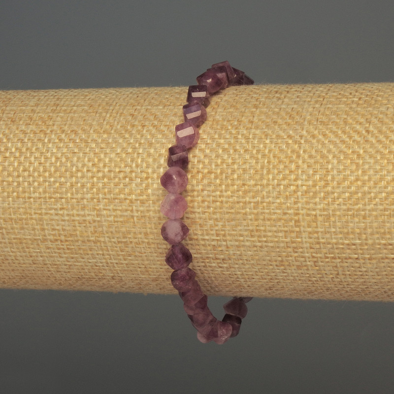 צמיד טורמלין מחורץ בצורת יהלום, קוטר 6×5 מ"מ ±, אורך 18 ס"מ ±, אלסטי