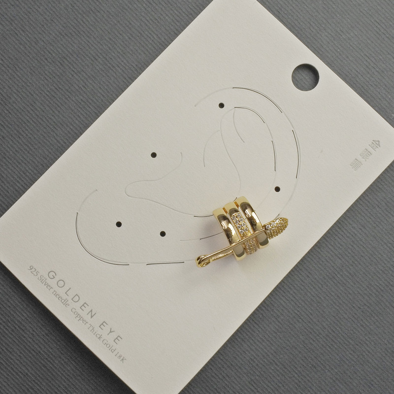 עגיל קפה לאוזן – שפיץ זהוב ממתכת 14×24 מ"מ + זרקונים לבנים