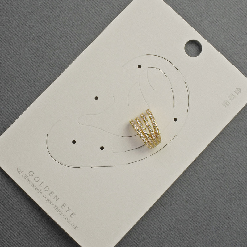 עגיל קאף לאוזן מתכת זהובה 10×14 מ״מ ± זרקונים לבנים