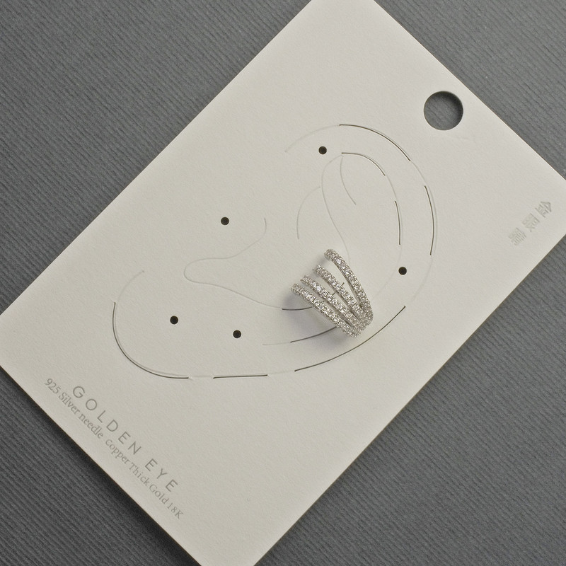 עגיל-קף לאוזן מתכת כסופה 10×14 מ״מ ± אבני סטרז לבנות