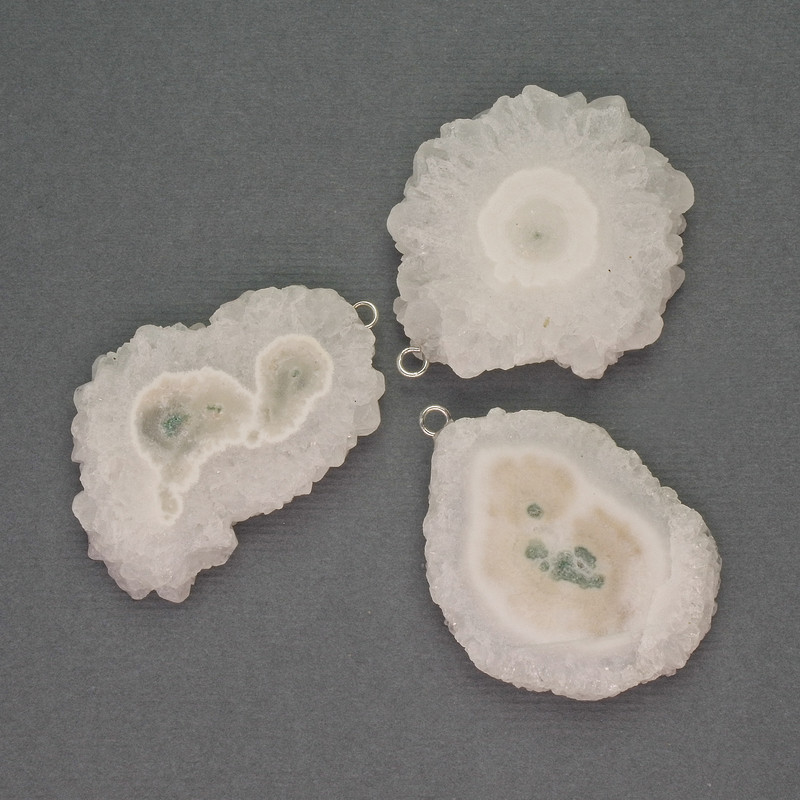 תליון חתך אגט עם דרוזה, 29×34 מ״מ ±, אורך 37 מ״מ ±, מתכת כסופה