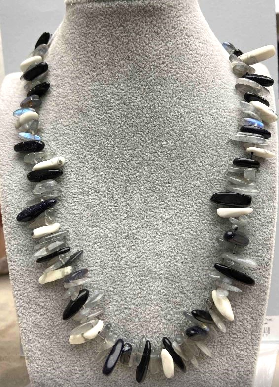 שרשרת «מבחר פירור מחט», קוטר 12-18×2-4 מ״מ, אורך 49 ס״מ +- עם סוגר בצבע כסף