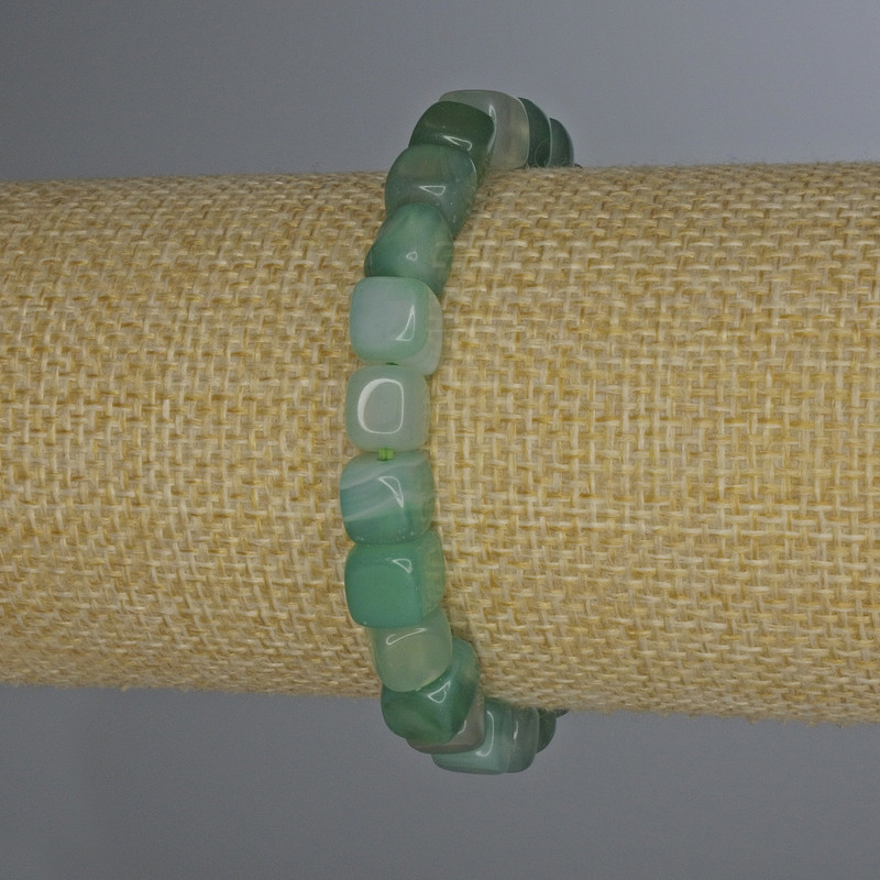 צמיד אגט קובייתי 7×7 מ״מ, אורך כ-18 ס״מ, אלסטי