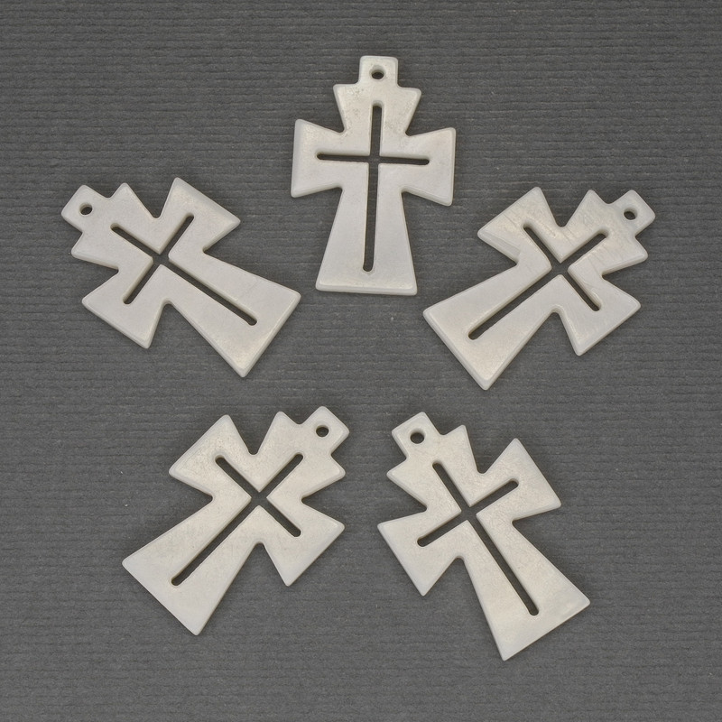 תליון מפרלאמוטר בצורת צלב 26×17 ממ+