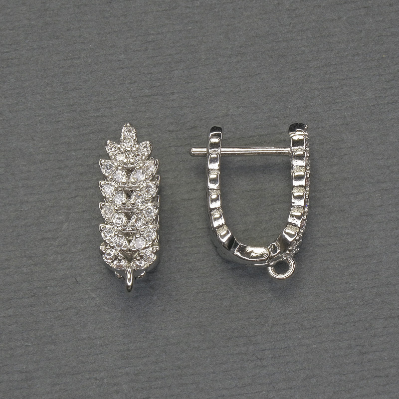 עגילי וו לאוזן עם קריסטלים לבנים, מתכת כסופה 18×6.5 מ״מ – זוג