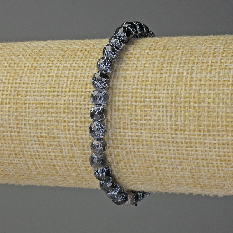 צמיד אגט אש שחור מלוטש כדור, קוטר 6 מ״מ ±, אורך 18 ס״מ ± על בסיס אלסטי