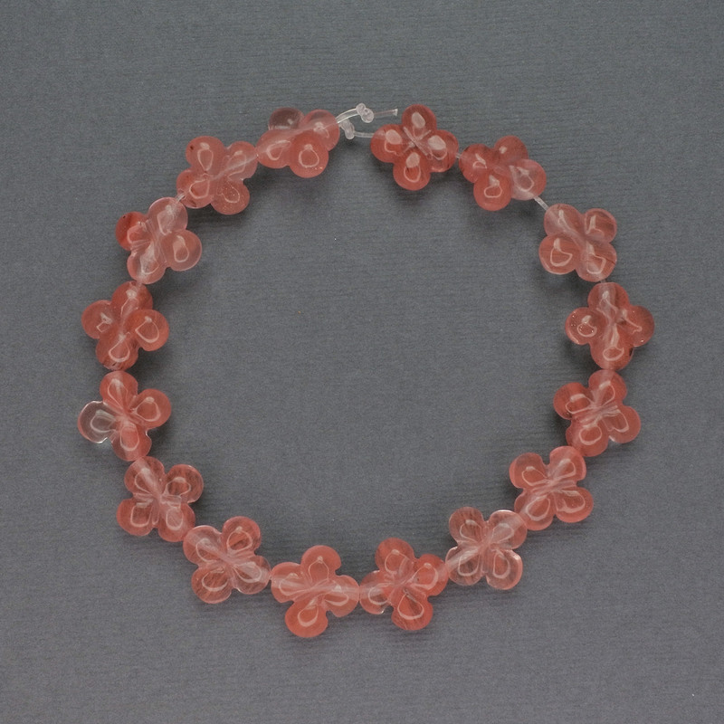 חרוזי חלצידון מאבן טבעית בצורת ארבעה עלים, קוטר 13×13 מ״מ, אורך 20 ס״מ