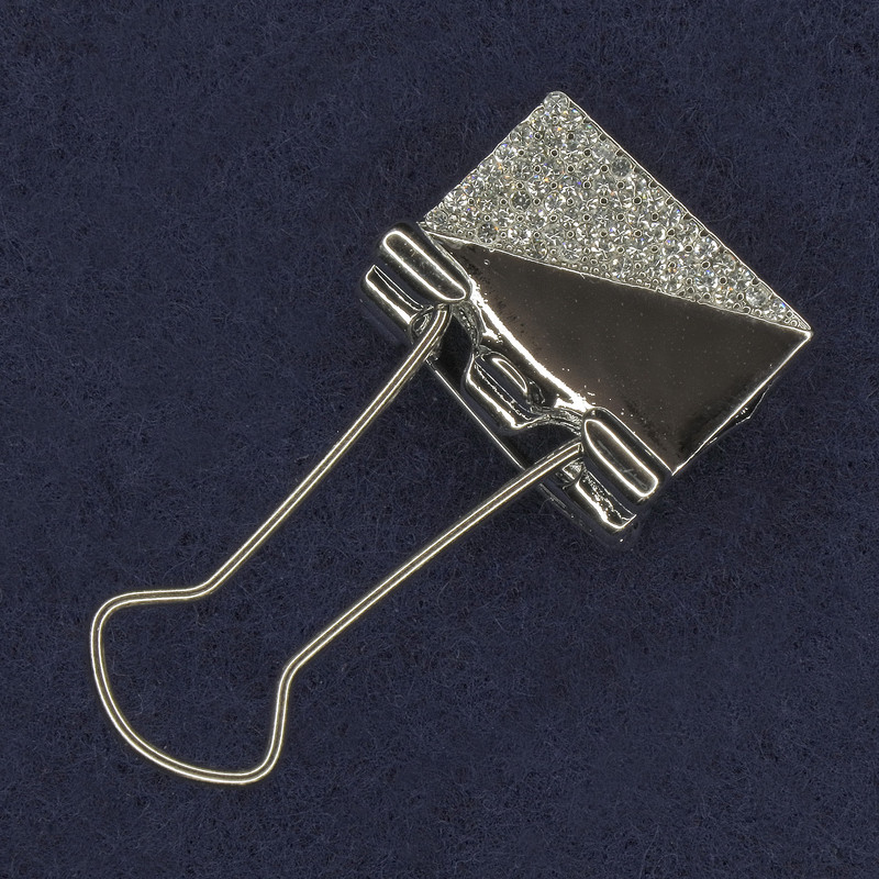 סיכת דש-קליפ עם זרקונים לבנים, מתכת כסופה 21×46 מ״מ