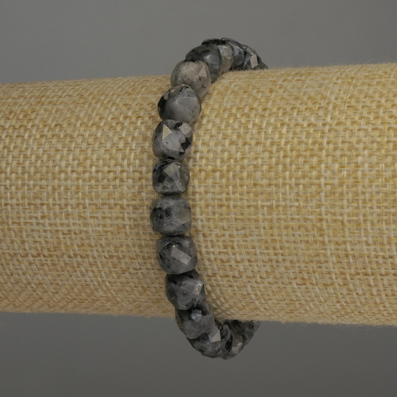 צמיד לאבריקט – קוביה מלוטשת, ממד 7×7 מ״מ, אורך 18 ס״מ, רצועה גמישה