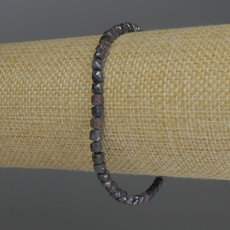 צמיד ספיר מחורץ בצורת קוביה, קוטר 4 מ"מ ±, אורך 18 ס"מ סטרץ