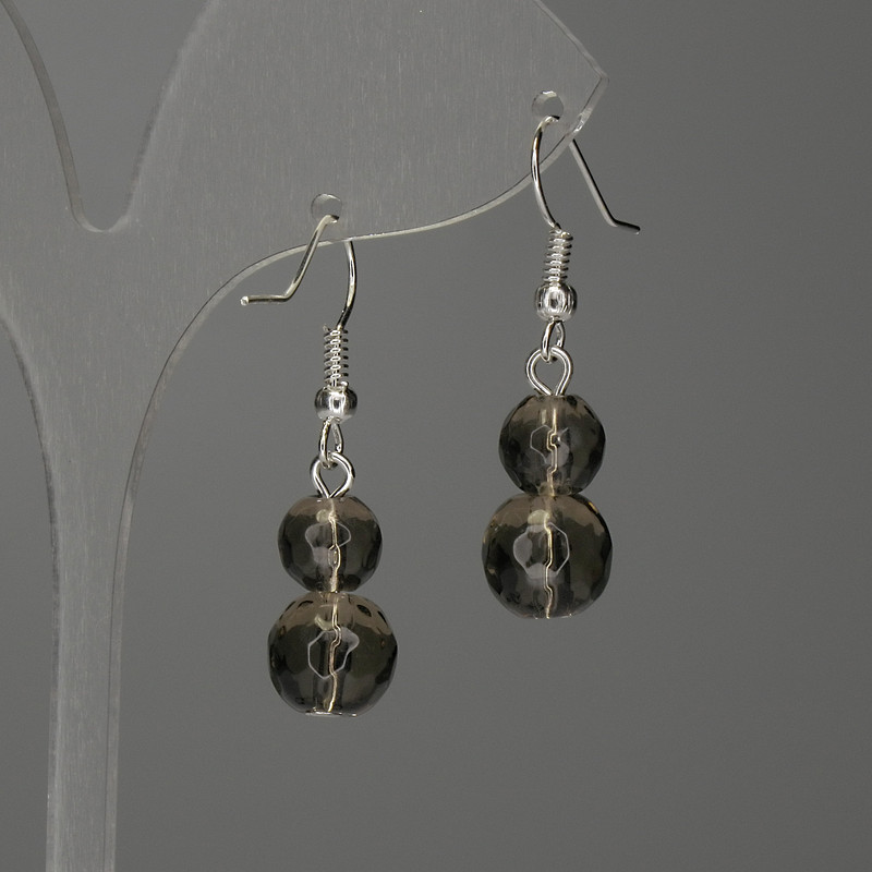 עגילים עם טופז מעושן – כדורים מגולפים בקוטר 8 מ״מ ובקוטר 10 מ״מ, אורך 38 מ״מ