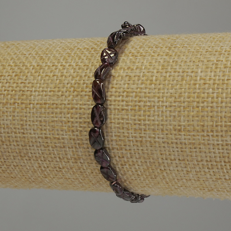 צמיד גרנט מלוטש עם חרוזים בקוטר 6×5 מ״מ, אורך 18 ס״מ, אלסטי