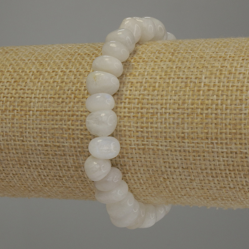 צמיד אבן ירח מלוטשת, קוטר 9-10×6-8 מ״מ, אורך 18 ס״מ סטרץ'