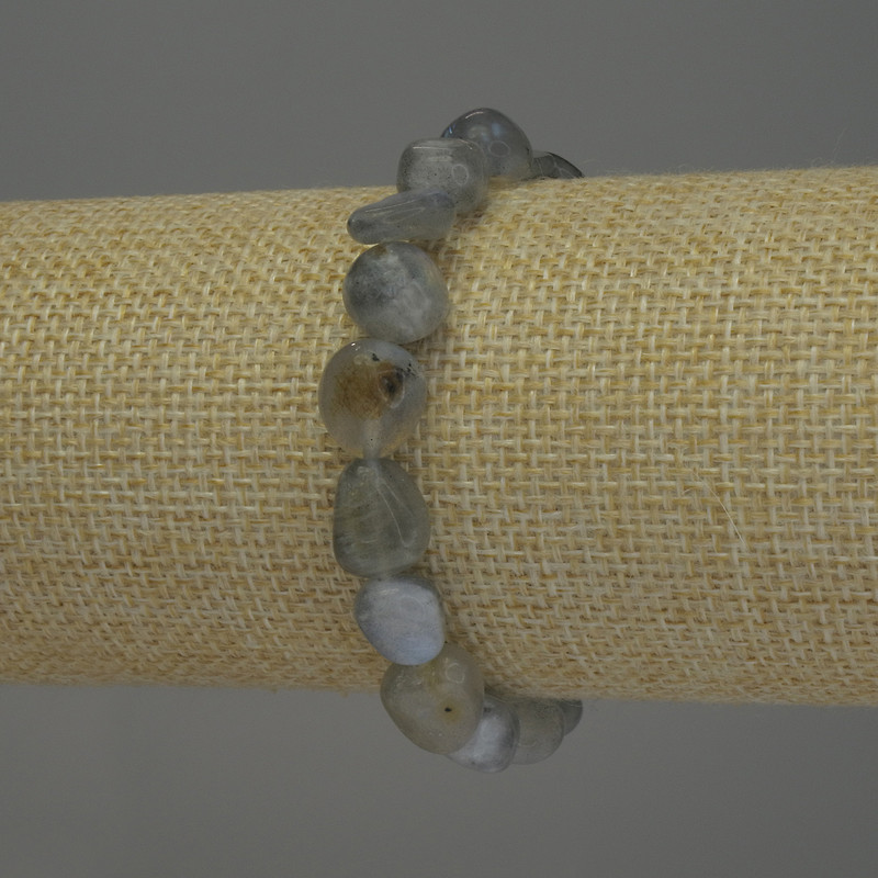 צמיד לאברדרייט מגולף, קוטר 10–12×9 מ״מ +-, אורך 18 ס״מ אלסטי