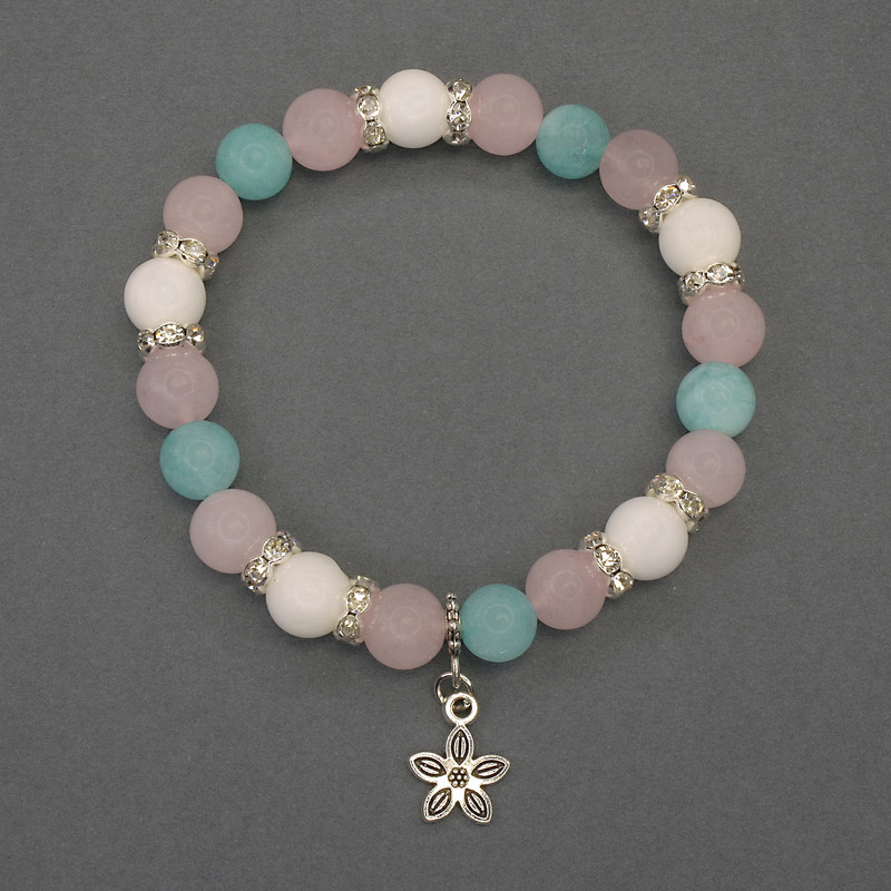 צמיד אסורטי עם חרוז חלק בקוטר כ-8 מ״מ ± עם התקני מתכת, אורך כ-18 מ״מ ± סטרץ