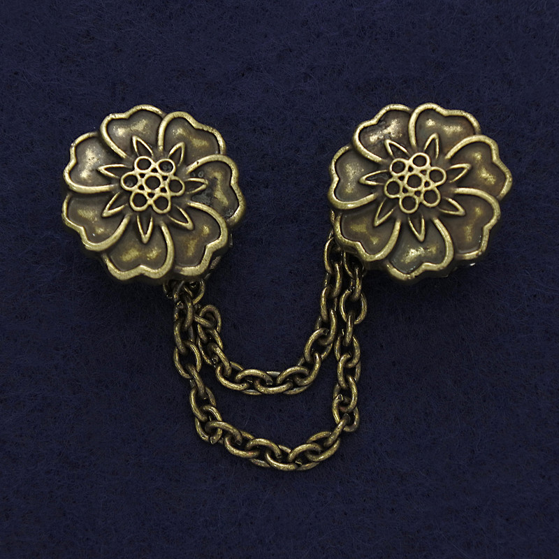 סיכת קרדיגנים בצבע ברונזה, קוטר 21 מ״מ ±, שרשרת באורך 9 ס״מ+