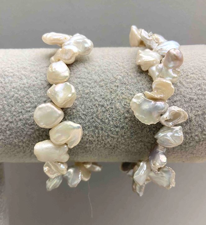 צמיד פנינים ברוק טבעיות עם גוון «בנזין», קוטר 8–10×10–13 מ״מ, אורך 18 ס״מ +/- אלסטי