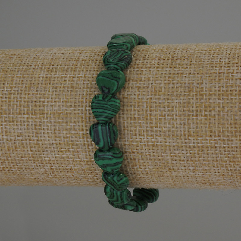 צמיד מלכיט בצורת לב, קוטר 10x10 מ״מ, אורך 18 ס״מ אלסטי