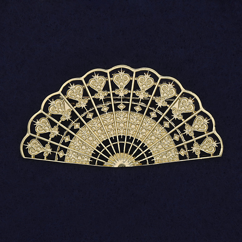 סיכת חן מניפה ממתכת זהובה 62×32 מ״מ+