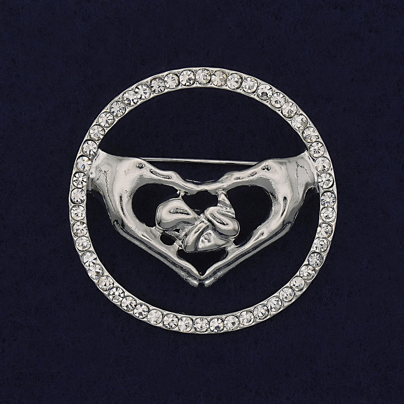 סיכת לב עם זרקונים לבנים כסופה 38 מ״מ+