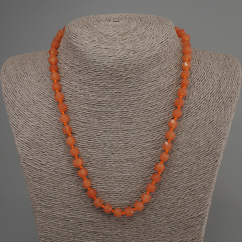 מחרוזת אבן נפריט מאשאן – קובייה מלוטשת, קוטר 7×7 מ״מ, אורך כ-50 מ״מ עם סגר