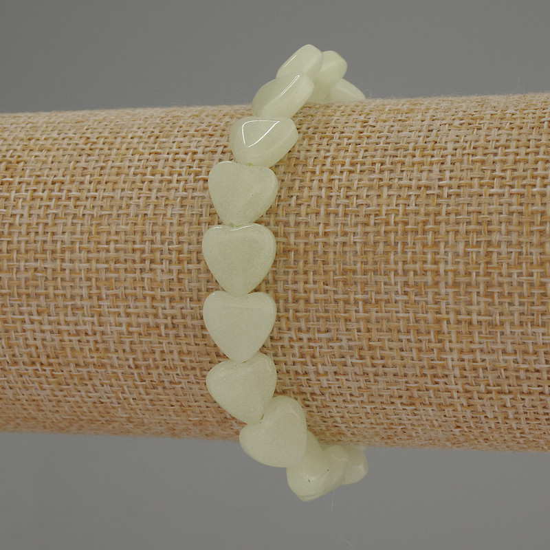 צמיד אוניקס בצורת לב, קוטר כ-10 מ״מ, אורך 18 ס״מ — גמיש