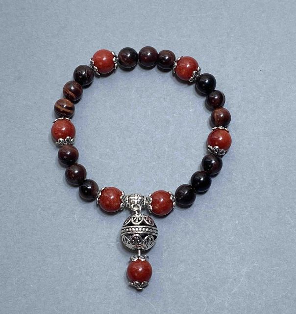 צמיד כדורי מגוון 8 מ״מ+- 10 מ״מ+- עם אלמנטים מתכתיים, אורך 18 מ״מ+- בסיס גמיש