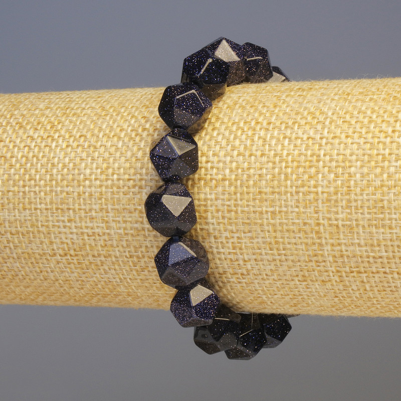 צמיד אבנטורין כחול חול – אבן סינתטית מרובת-פנים, קוטר 11×11 מ״מ, אורך 18 ס״מ, אלסטי