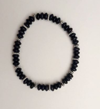 צמיד אוואנטורין «חול כחול של ליל קהיר» רונדל, קוטר 3×6 מ״מ, עם תוספות כסופות, אורך 18 ס״מ ± (גמיש)