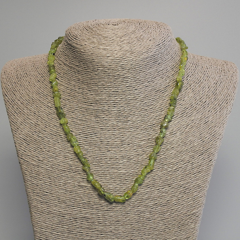 שרשרת חרוזי כריזוליט מלוטפים, קוטר 5-8×6 מ״מ, אורך 45 ס״מ, עם סגר