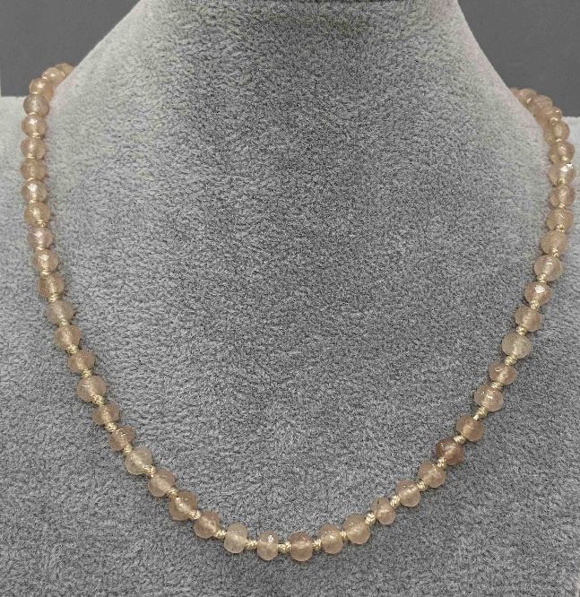 שרשרת סלניט מלאכותי מגולפת רונדלים 6×4 מ״מ, אורך 50 ס״מ +