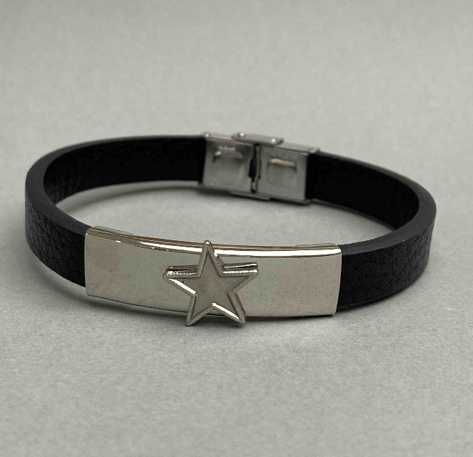 צמיד שחור לגבר עם תוספות מתכת וסוגר, אורך 21 ס״מ+