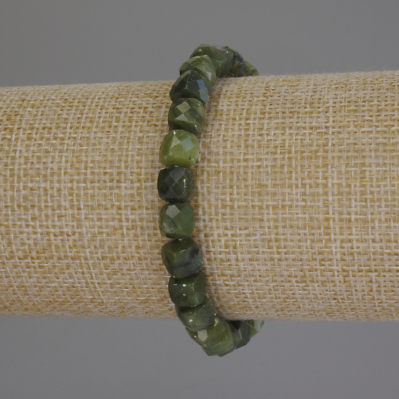 צמיד מג'יידייט בצורת קובייה מחוספסת, ממד 7×7 מ״מ, אורך 18 ס״מ, אלסטי