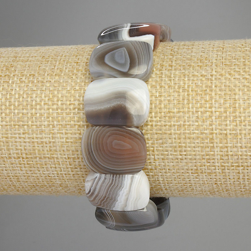 צמיד אגט בוטسואנה – אבן טבעית, קישור מעוגל, קוטר 20×14 מ״מ, אורך 18 ס״מ, אלסטי