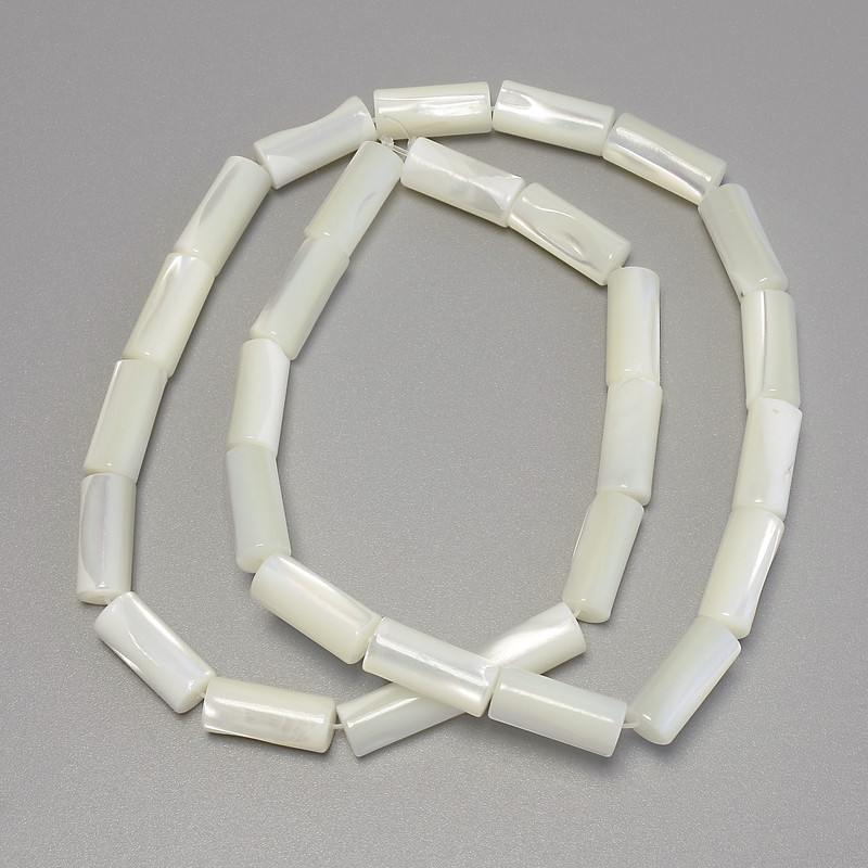 חרוזי פרלאמוטר בצורת צילינדרים, קוטר 13×6 מ״מ+-, אורך כ-39 ס״מ+- על חוט