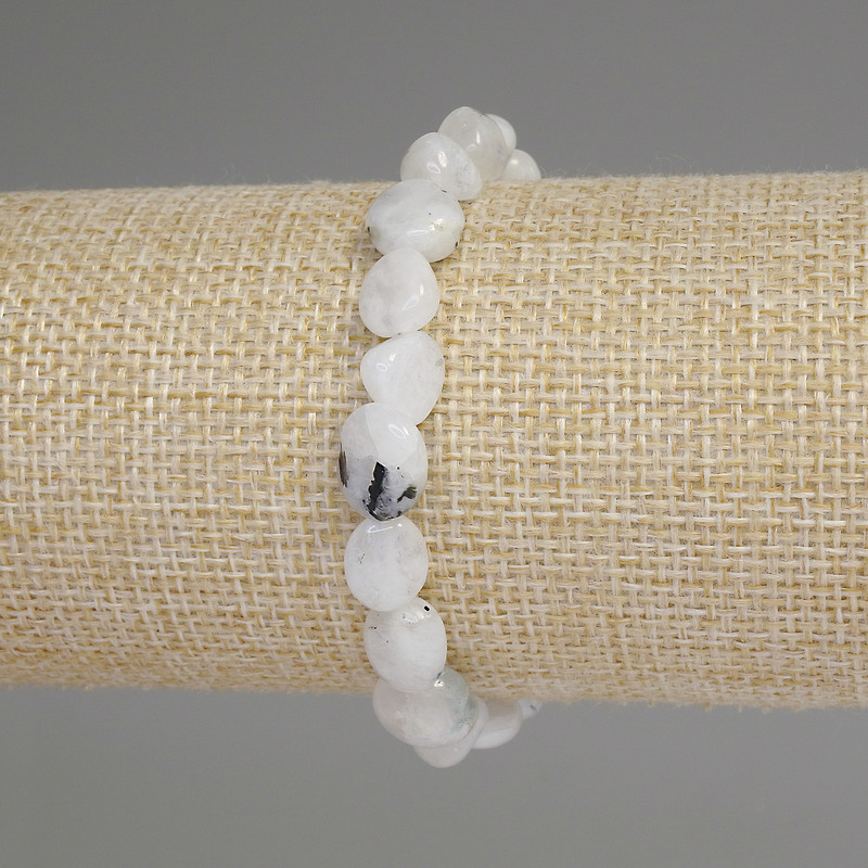 צמיד אדולר מגולפים, קוטר 10-18×5-6 מ״מ ±, חרוזי 3 מ״מ ±, אורך 18 ס״מ ±, בסיס אלסטי