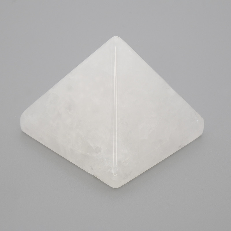 פרמידה מזכרת מאבן טבעית: קריסטל ההרים, אורך 38×38 מ״מ ±, רוחב 33 מ״מ ±