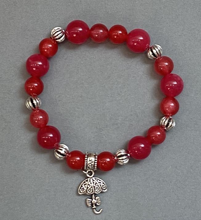 צמיד טורמלין – חרוזי טורמלין חלקים בקוטר 8–10 מ״מ ±, עם תוספות מתכתיות, אורך 18 ס״מ ±, אלסטי