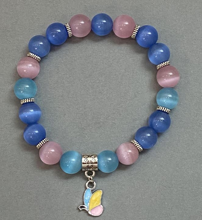 צמיד עין-החתול מאבן כדורים חלקים 9–10 מ״מ, עם תוספות מתכתיות, אורך 18 ס״מ, אלסטי