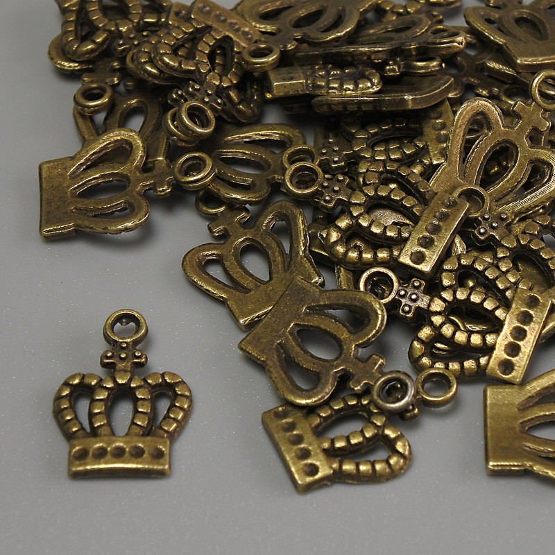 אביזרי תכשיטים תליה «כתר» בצבע ברונזה, מידות 15×10×1 מ״מ ± פתח, קוטר 2 מ״מ ± אריזה 20 גרם (~36 יח)