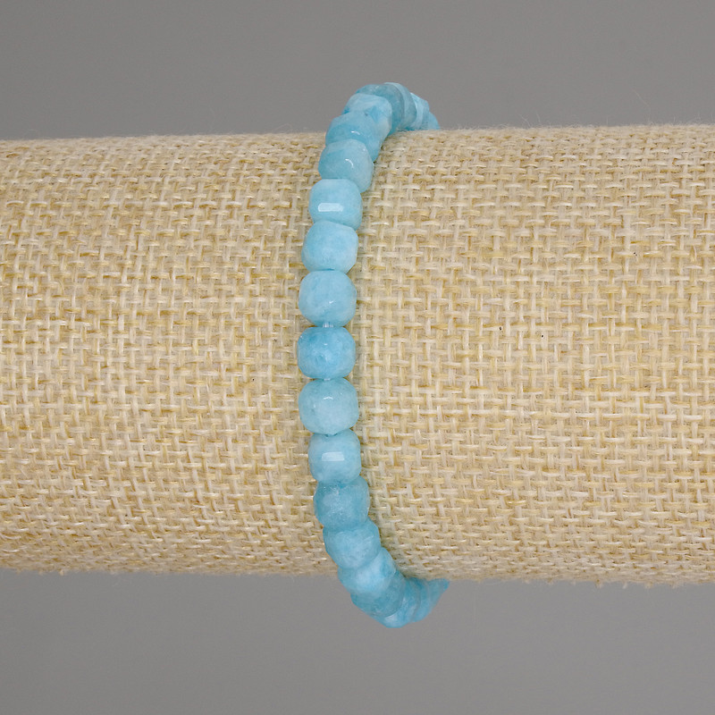 צמיד מאקוומרין מלוטש בצורת קובייה, קוטר 5×5 מ״מ, אורך 18 ס״מ, אלסטי