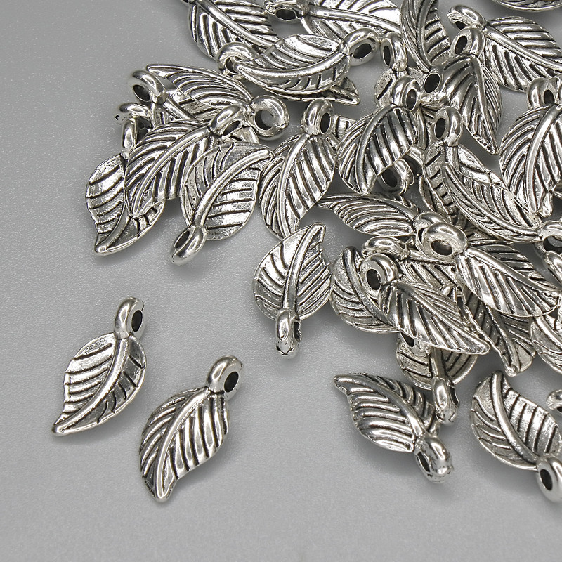 תליון-תלייה «עלה» בצבע ברונזה, קוטר 15×7 מ״מ, אריזה 46 יחידות