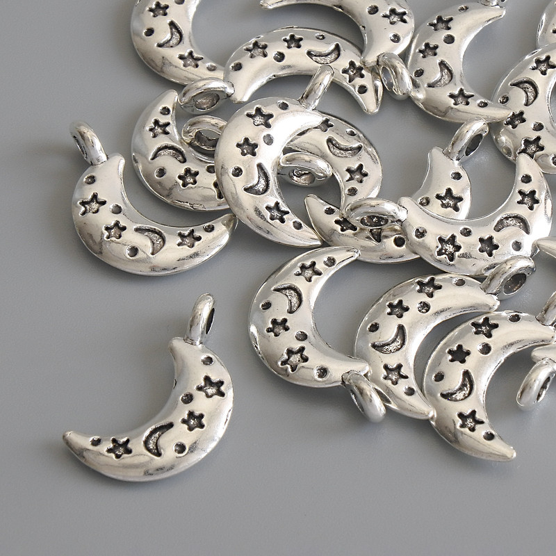 תליון-תליה «ירח» בגוון כסף, קוטר 19×10 מ״מ, אריזה 18 יחידות