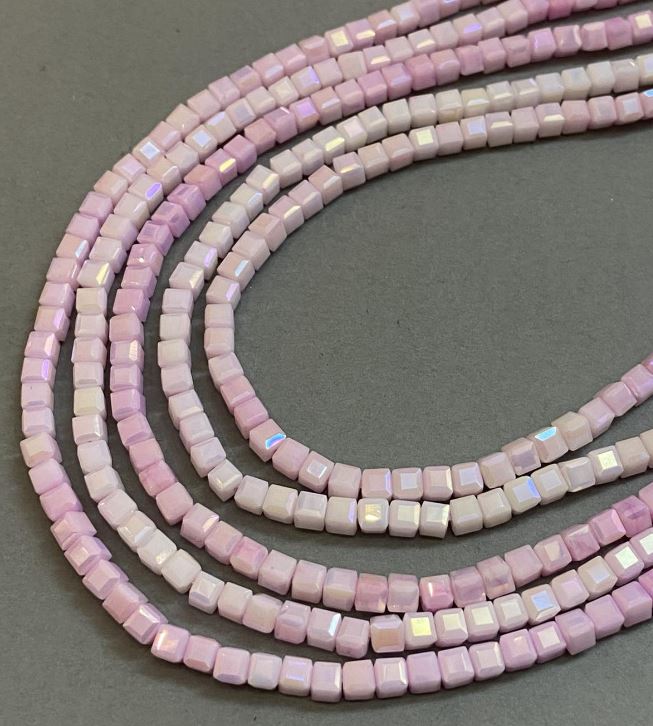 חרוזי קריסטל צ'כי ורוד מרובה גוונים עם ציפוי בנזין על החוט, קובייה מחוספסת, קוטר 4×4 מ״מ, אורך 38 ס״מ