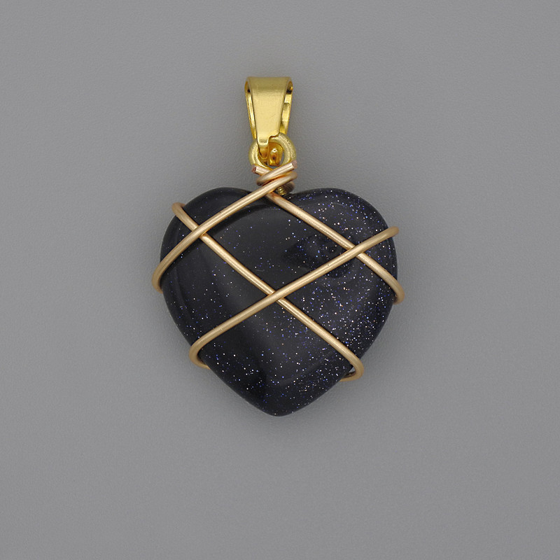 תליון לב באריגה עם אבנטורין «ליל קהיר» 21×21 מ״מ ±, קוטר 30 מ״מ ±