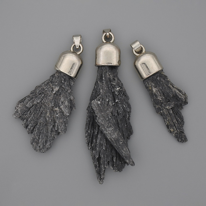 תליון קיאניט 50-67×16-35 מ״מ+-, אורך 55-75 מ״מ+- מבחר גדלים (ליחידה אחת)