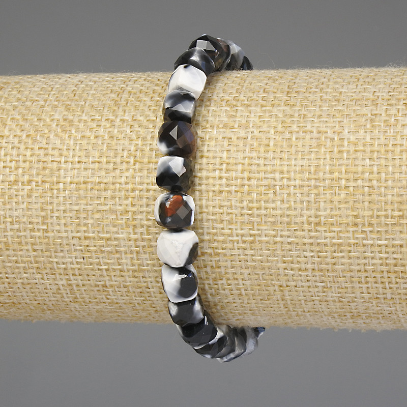 צמיד אגט מגולף בצורת קוביות 6.5×6.5 מ״מ, אורך 18 ס״מ, מתיחה