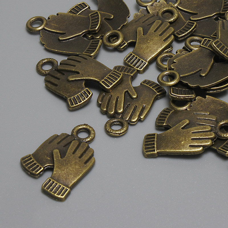 תליון בצבע ברונזה «כפפות» 19×13 מ״מ, פתח האוזן 2–3 מ״מ, אריזה 19 יחידות